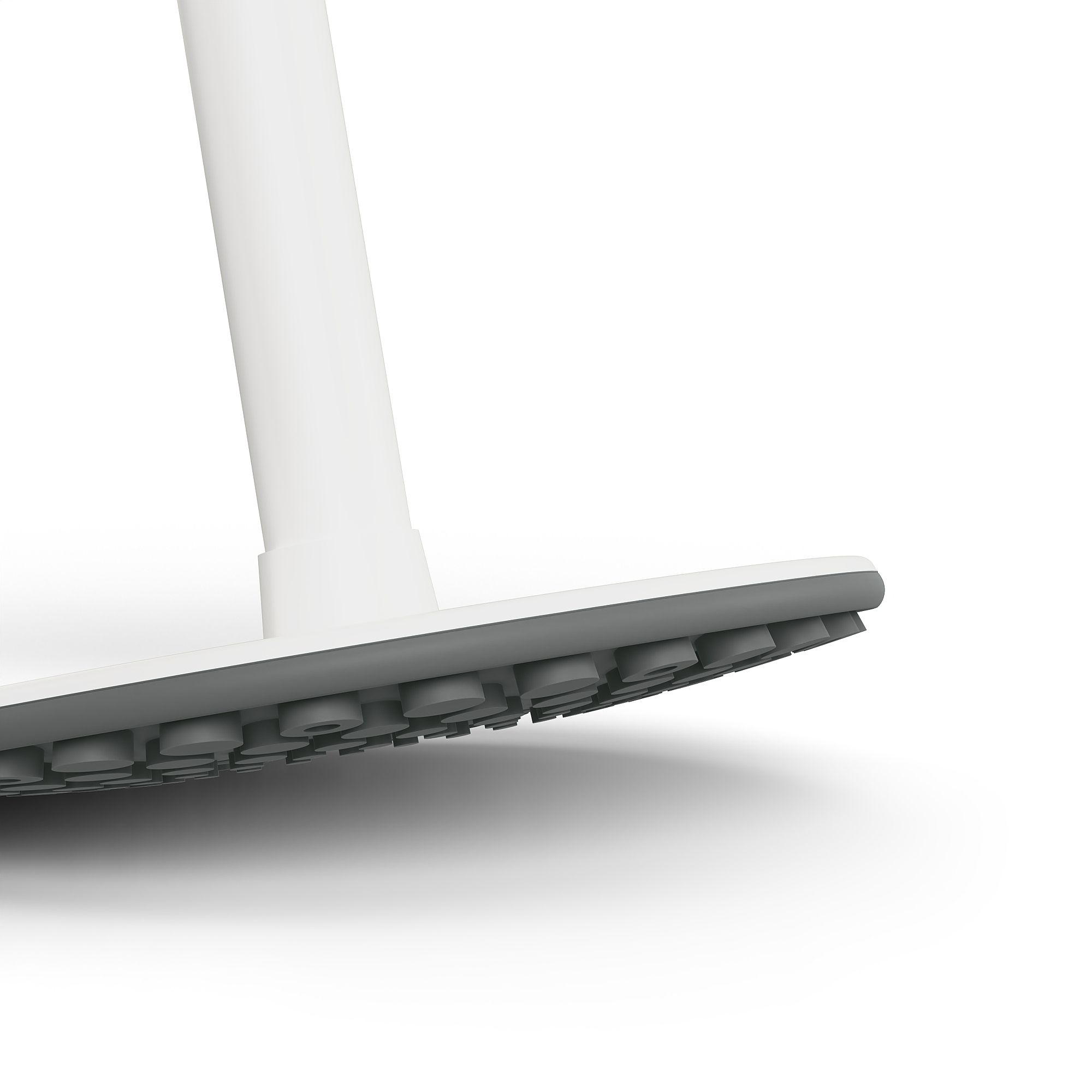 Nahaufnahme eines weißen Mopps oder Bürstenkopfs mit grauen Borsten auf weißem Hintergrund.