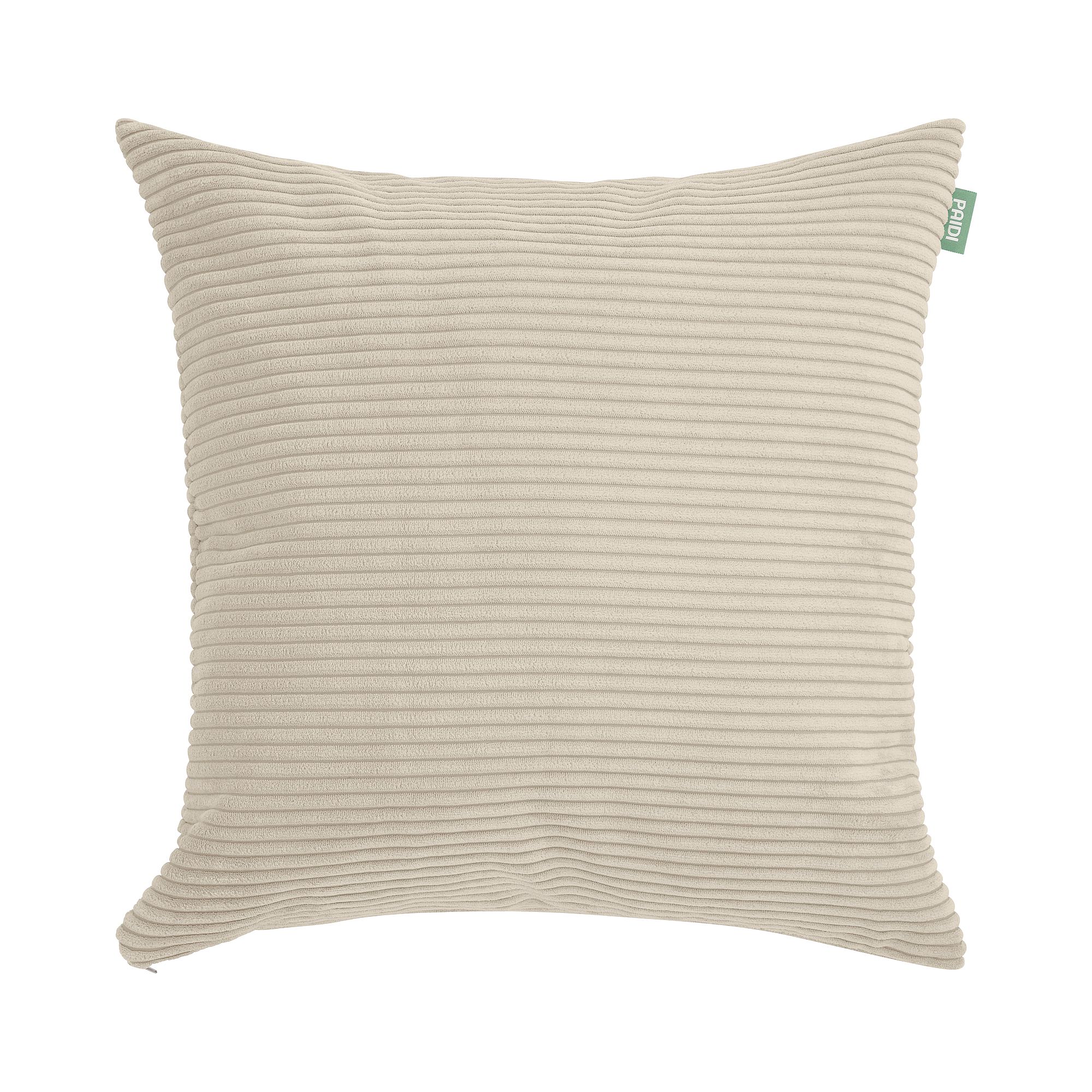 Quadratisches beigefarbenes Kordkissen mit dezenten horizontalen Streifen und einem kleinen grünen Anhänger.