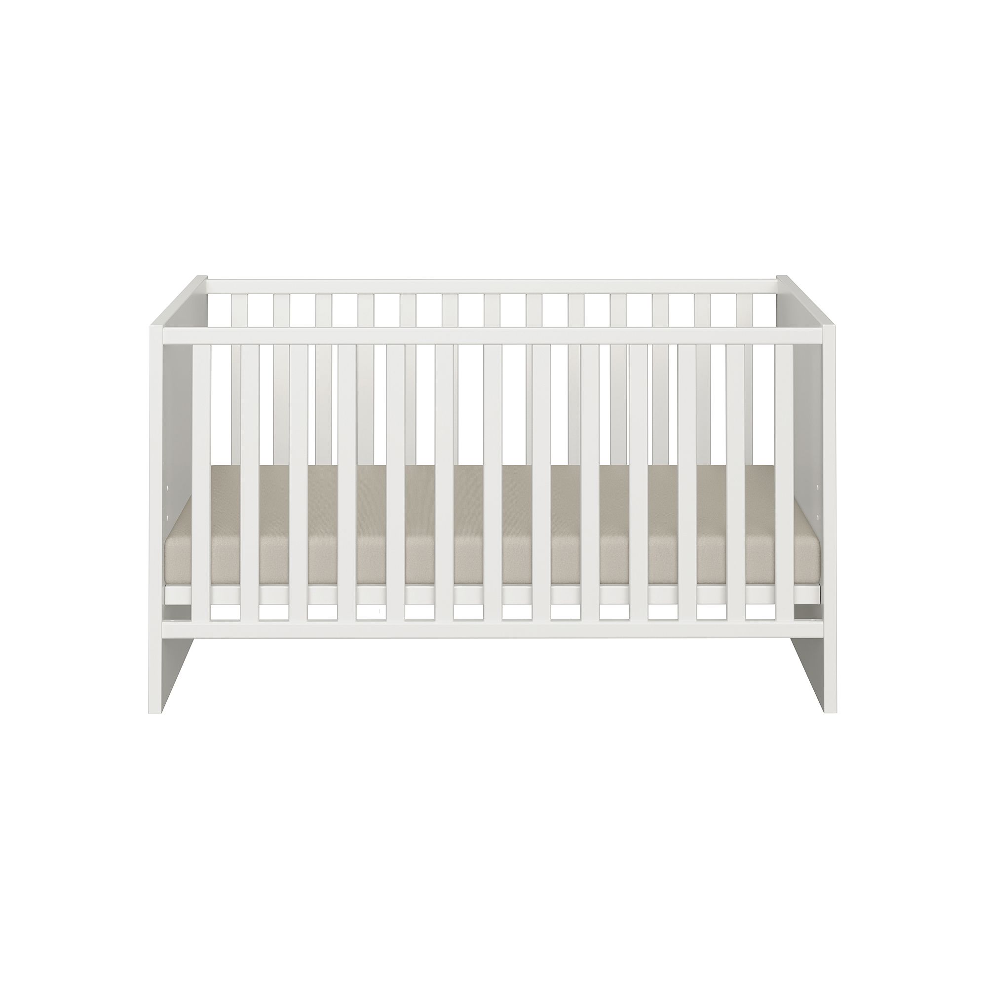 Weißes Babybett mit vertikalen Latten und einer beigen Matratze, von vorne gesehen.