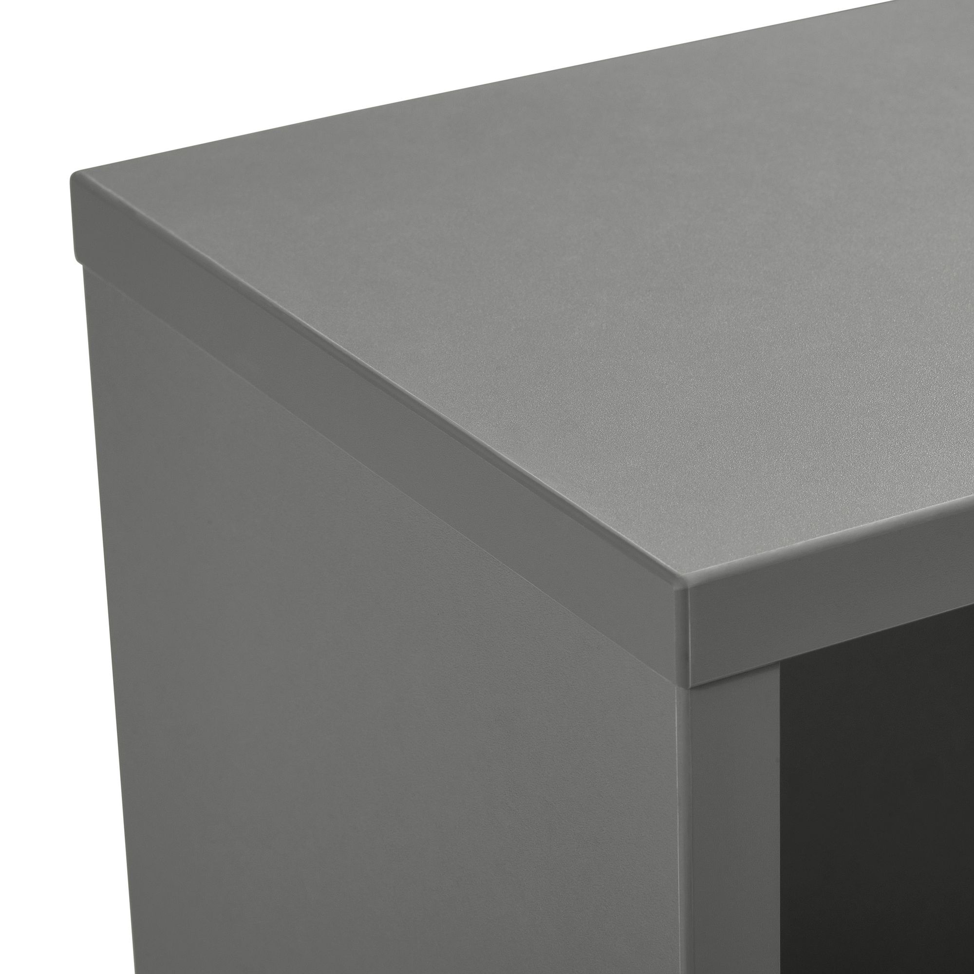 Wandregal  Wandbox  quadratisch in Schiefergrau Nahaufnahme der oberen Ecke eines grauen, rechteckigen Kastens oder Schranks.