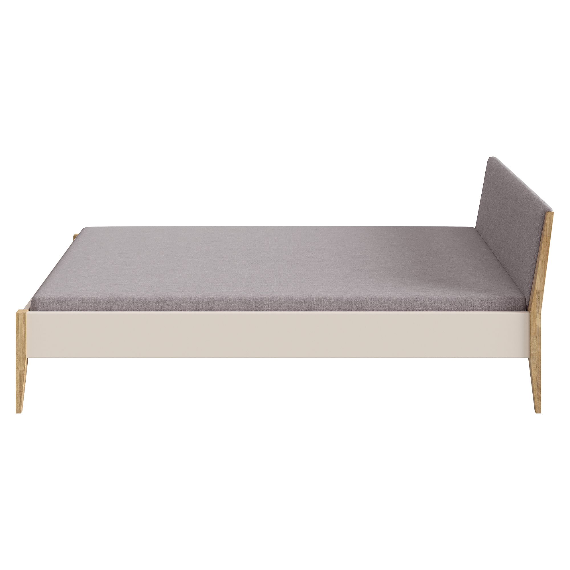 Minimalistisches Bett mit hellem Holzrahmen, grauer Matratze und schrägem Kopfteil.