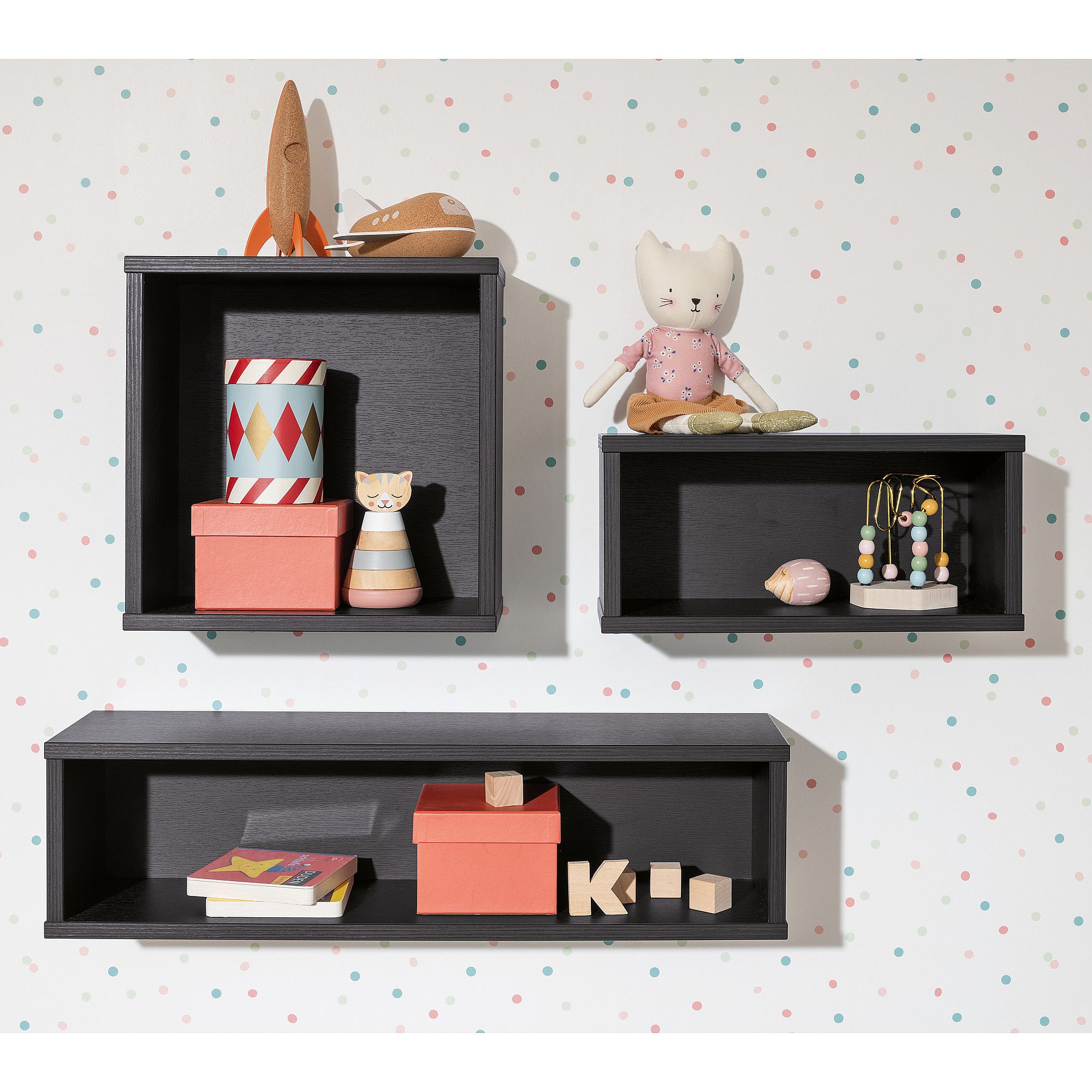 Wandregal  Wandbox  rechteckig  in Naturschwarz Ein Regal mit Spielzeug und Spielzeug darauf.