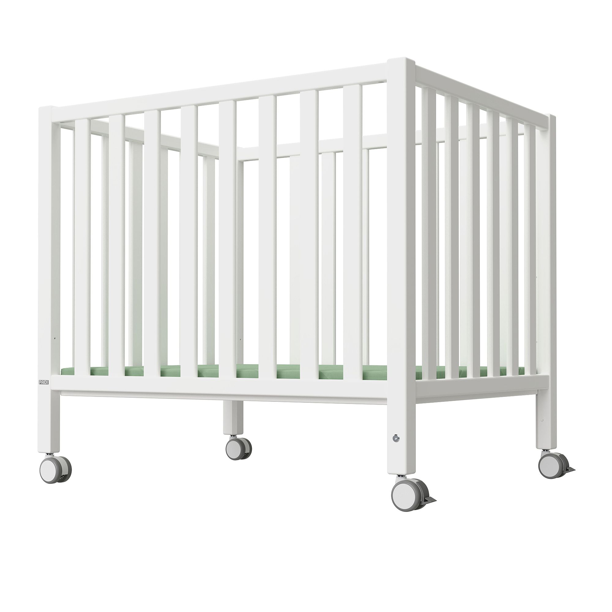 Weißes Babybett mit Lattenrost und Rädern, dargestellt auf weißem Hintergrund.