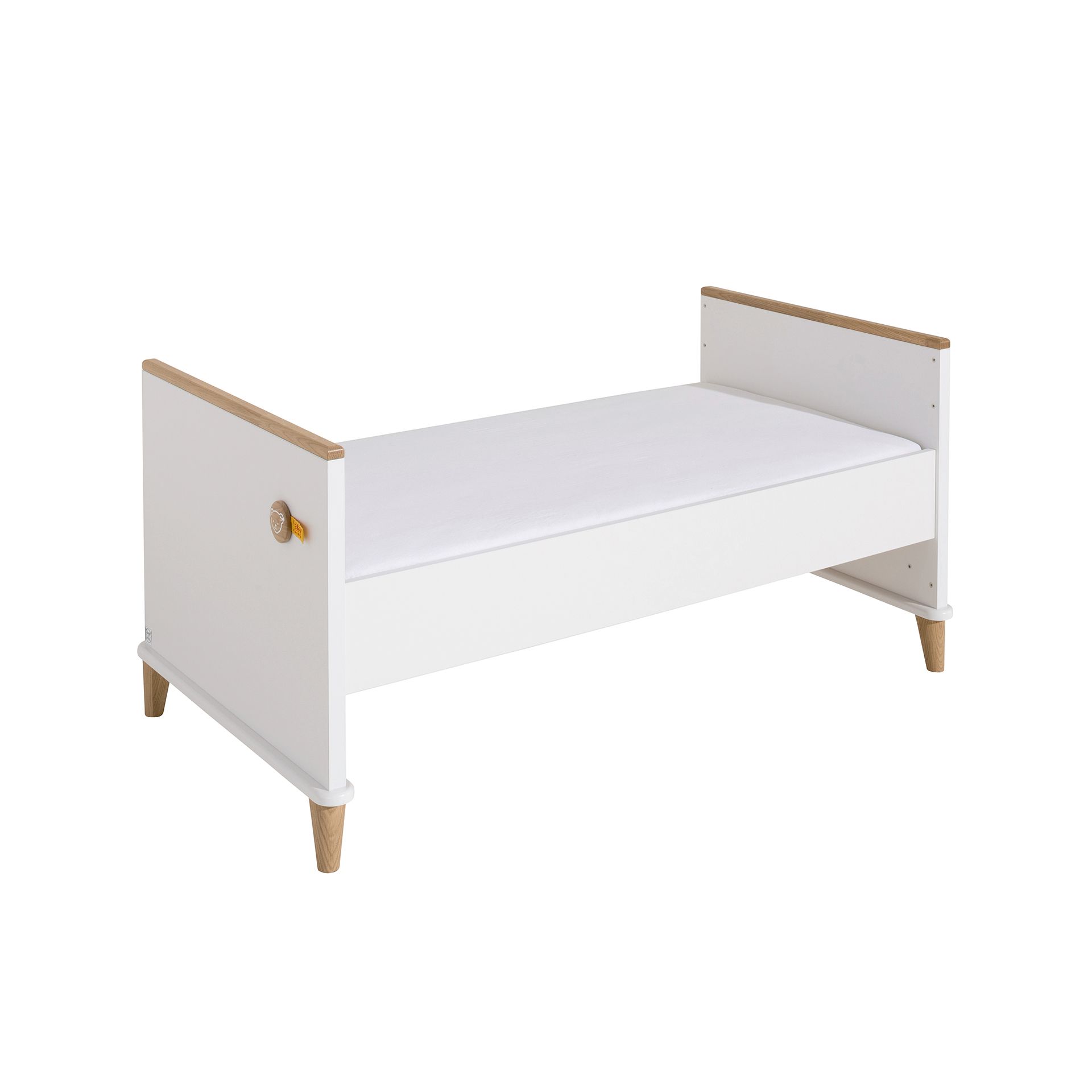 Umbauseiten Lotte & Fynn - Steiff by PAIDI für Babybett 70 x 140 cm White toddler bed with wood accents on legs and corners, viewed at an angle.