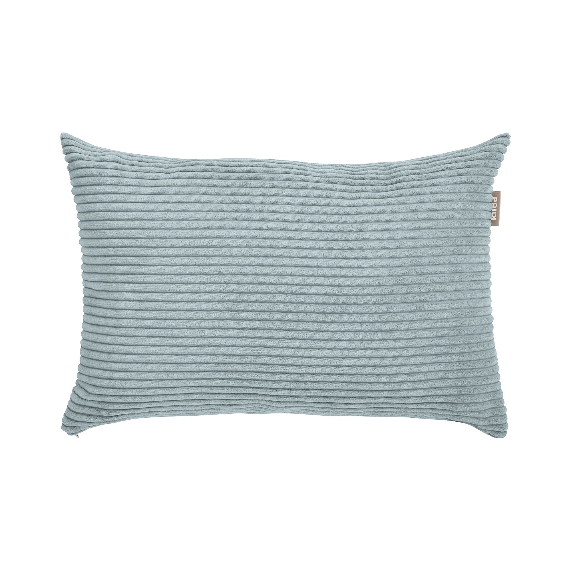 Hellblaues rechteckiges geripptes Kissen mit einem kleinen Stoffanhänger an der Seite.