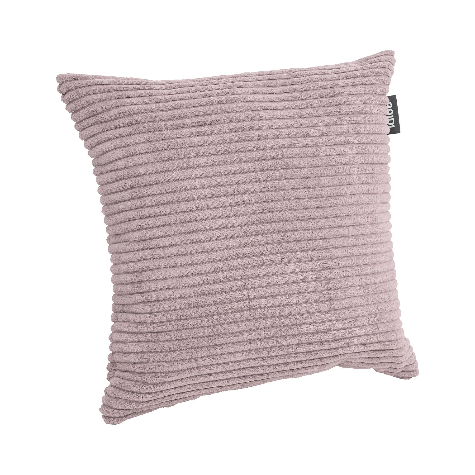 Viereckiges mauvefarbenes Kordkissen mit horizontaler Rippenstruktur und schwarzem Etikett.