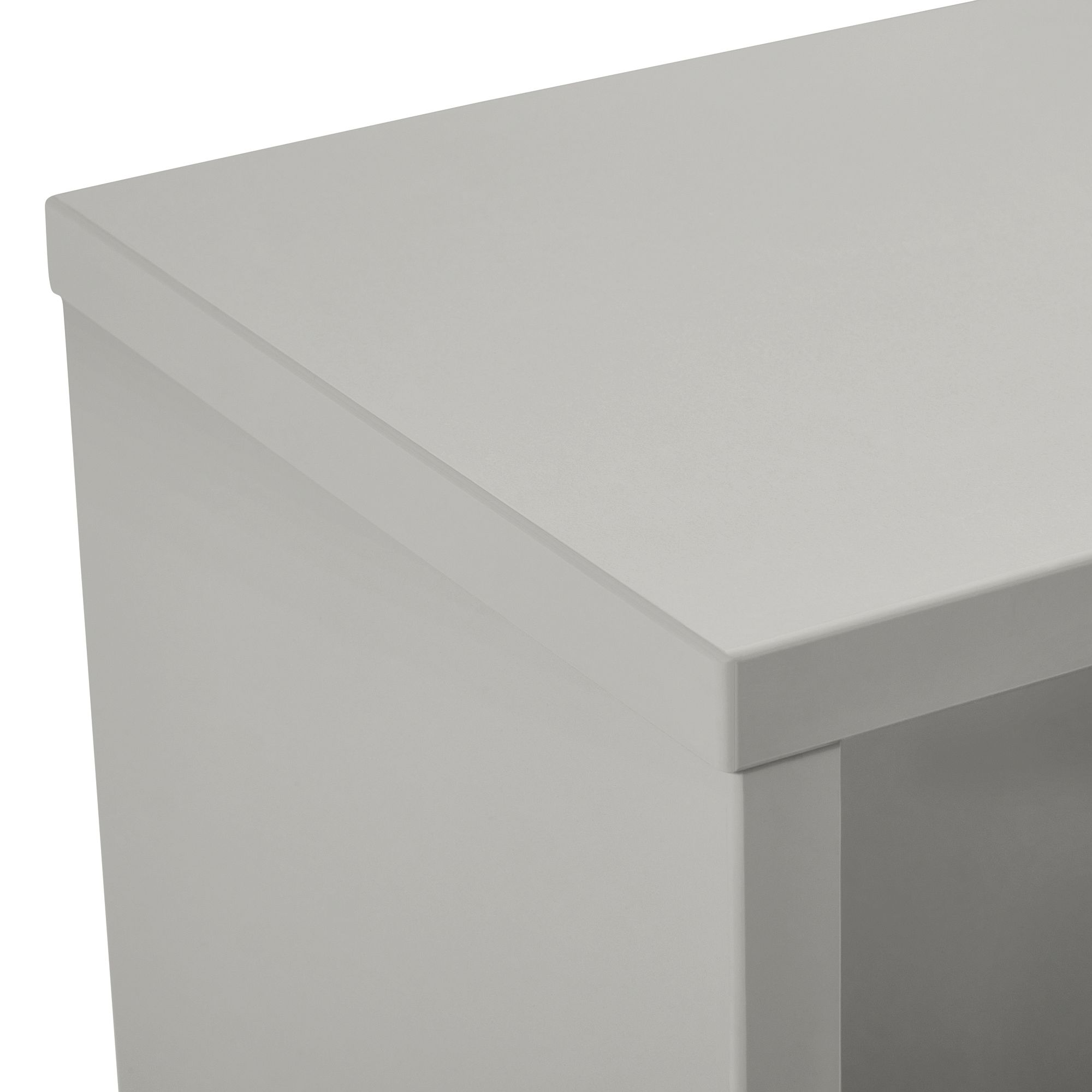 Wandregal  Wandbox  rechteckig  in Kieselgrau Nahaufnahme der oberen Ecke eines einfachen weißen rechteckigen Tisches oder Schranks.