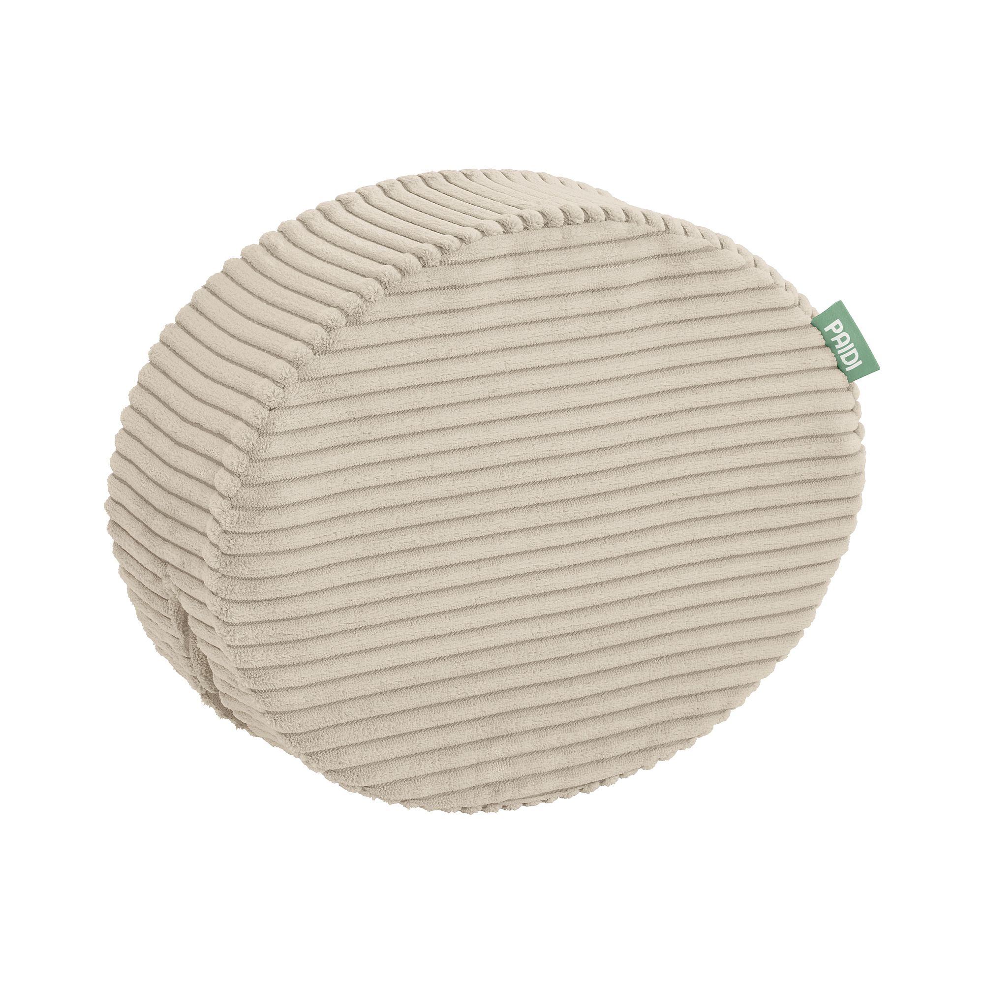 Beigefarbenes, rundes Kordkissen mit einem grünen Stoffanhänger an der Seite.